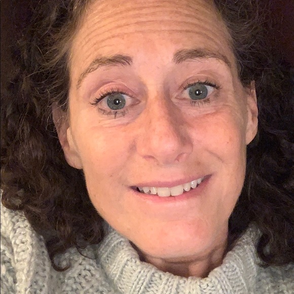 Profile Picture of Kim Deneffe (@kdeneffe) on Poshmark