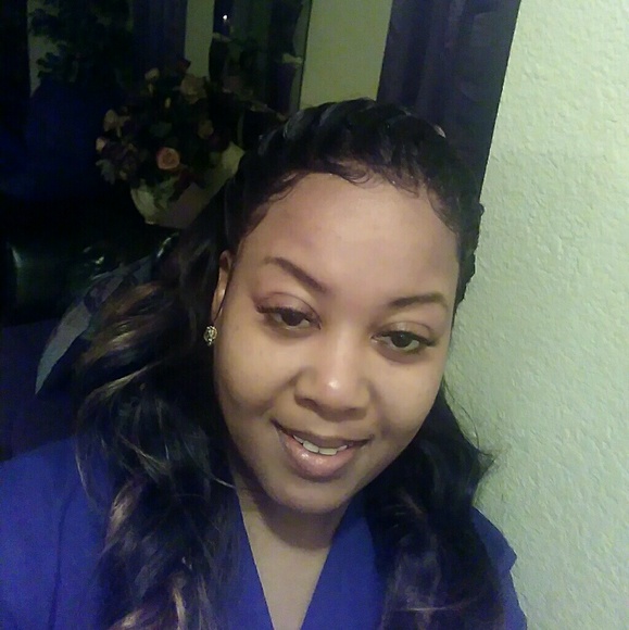 Profile Picture of Alysha Thomas (@mzlysha02) on Poshmark