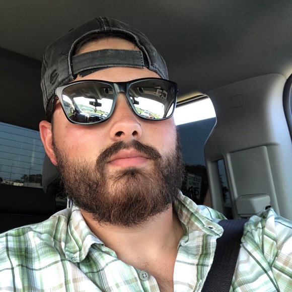 Profile Picture of Ty Hebert (@tyhebert) on Poshmark