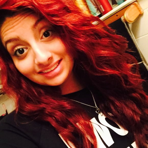 Profile Picture of Elibeth Rebollar (@rebollar_beth26) on Poshmark