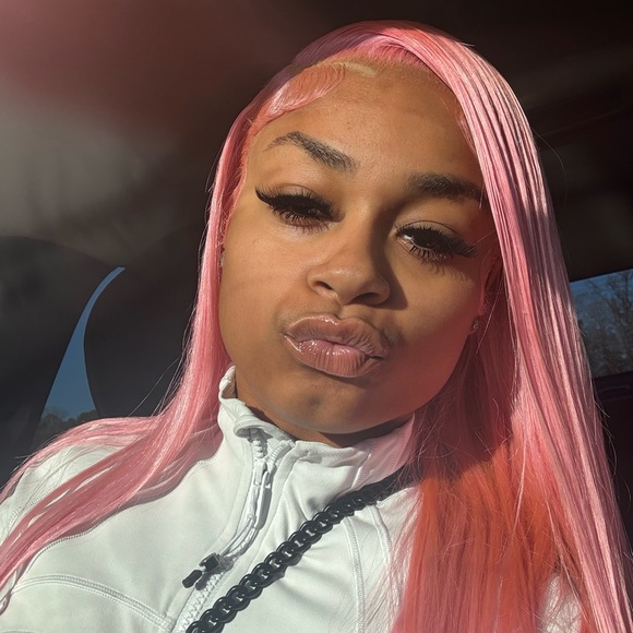 Profile Picture of Samaaya Lawrence (@samaayal) on Poshmark