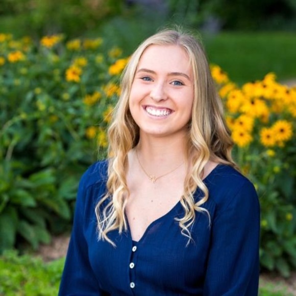Profile Picture of Julia Menzel (@4julia4444) on Poshmark