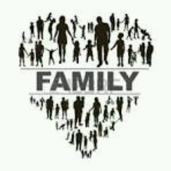 Profile Picture of Laurie Laurie (@lauriessales) on Poshmark