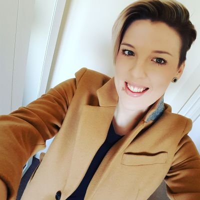 Profile Picture of Lisa Pearce (@lise88123) on Twitter