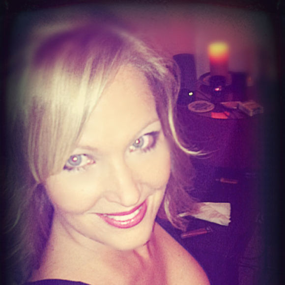 Profile Picture of Karen Connolly (@karenann) on Poshmark