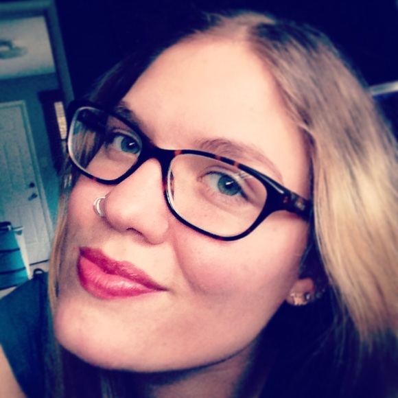 Profile Picture of Kara Haskins (@karashine) on Poshmark