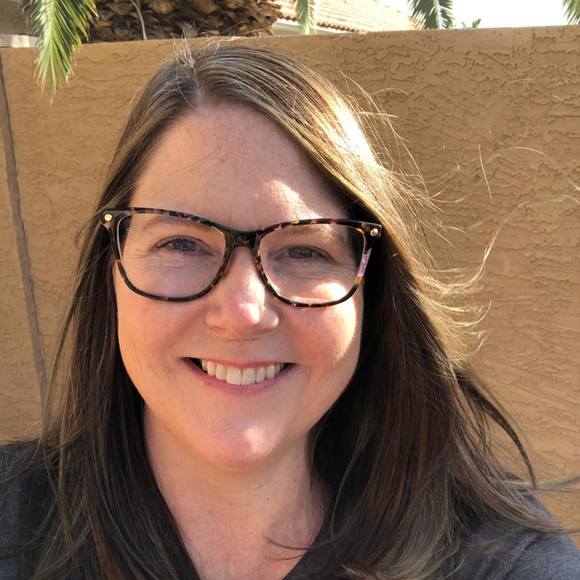 Profile Picture of Laura Fuchs (@lkfuchs) on Poshmark