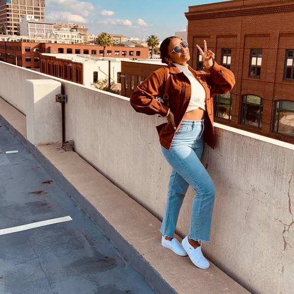 Profile Picture of Essance Brodt (@essancetatyana) on Poshmark