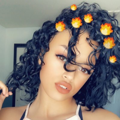 Profile Picture of Maria Robards (@lovelymaria97) on Twitter