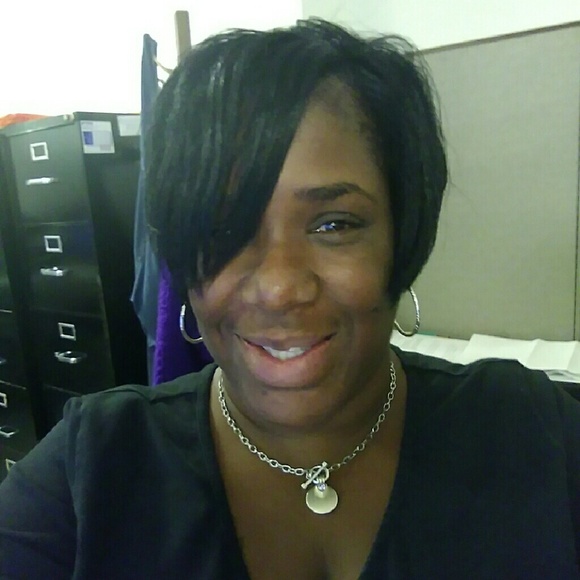 Profile Picture of Cyrena Salley (@csalley9339) on Poshmark