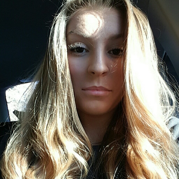 Profile Picture of Natalia Pocic (@nataliap03) on Poshmark