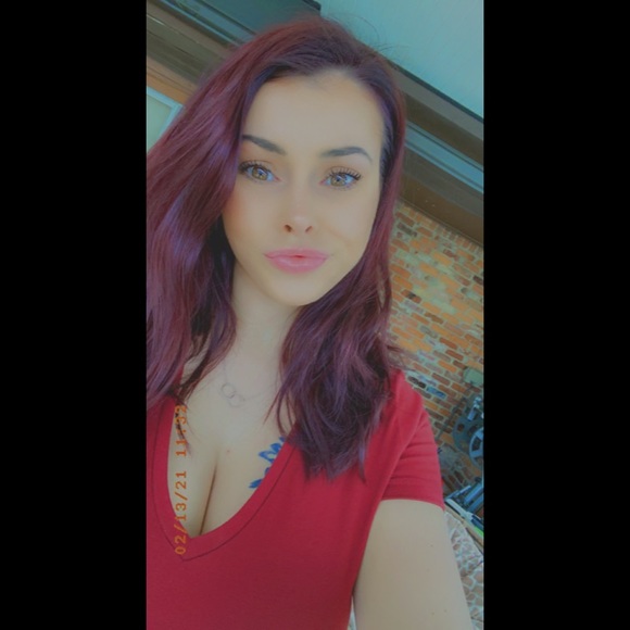 Profile Picture of Tori Blankenship (@toriblankens834) on Poshmark