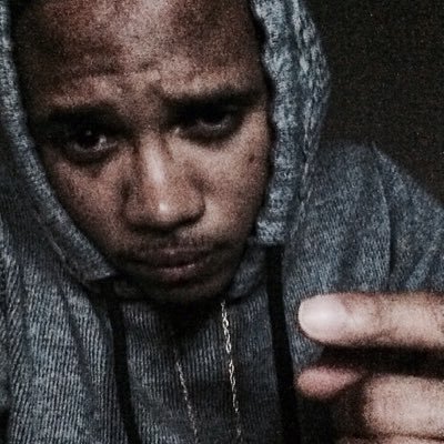 Profile Picture of Smoker  ✊ ✊ (@LoyalJay_21) on Twitter