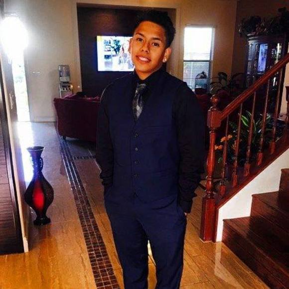 Profile Picture of Eddie baeza Hi (@eddiyvi) on Poshmark