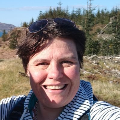 Profile Picture of Vicky Walker (@Vixsterbee) on Twitter