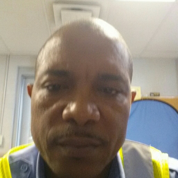 Profile Picture of James Estelle (@jestell2) on Poshmark