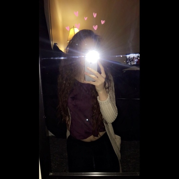 Profile Picture of Olivia Andrews (@livandrewss) on Poshmark