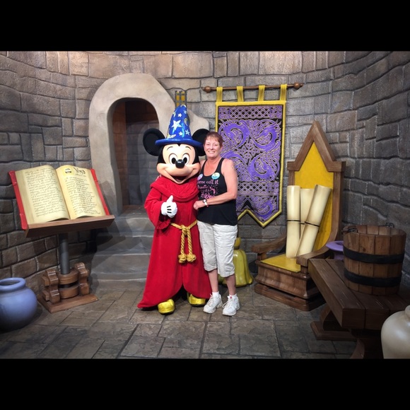 Profile Picture of Becky Arthofer (@beckyarthofer66) on Poshmark