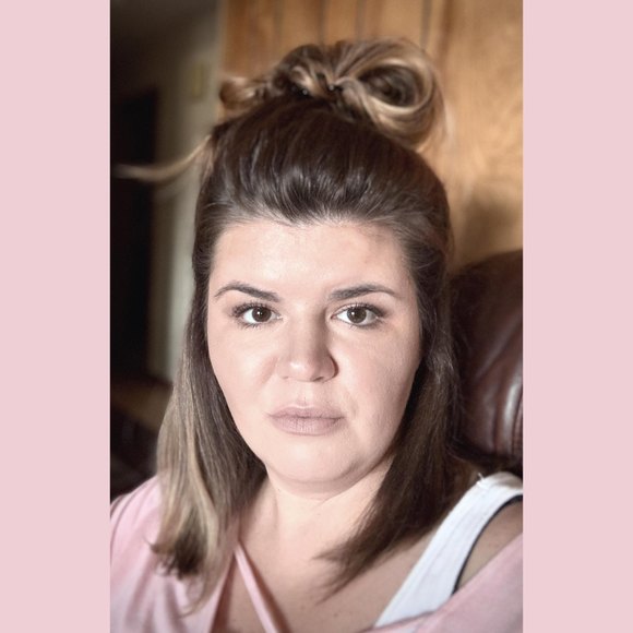 Profile Picture of Erin Higgins (@sprague2003) on Poshmark