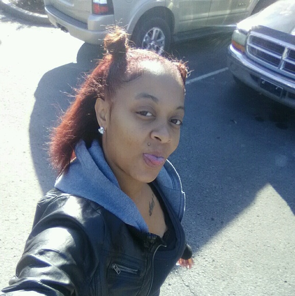 Profile Picture of Larasha Demumbrum (@larashad01) on Poshmark