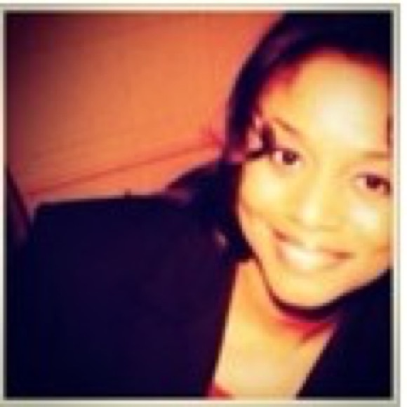 Profile Picture of Stephanie Grant (@gerai1) on Poshmark