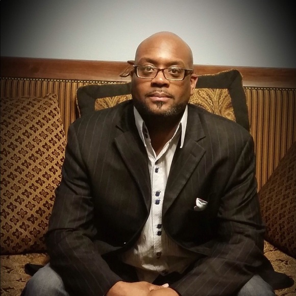 Profile Picture of Robert Jackson (@robejack0229) on Poshmark