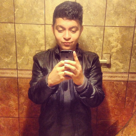 Profile Picture of Steve Fabian (@stevetmt) on Poshmark