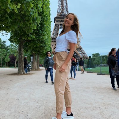 Profile Picture of Elizabeth Kalmbach (@ekalmbachh) on Twitter