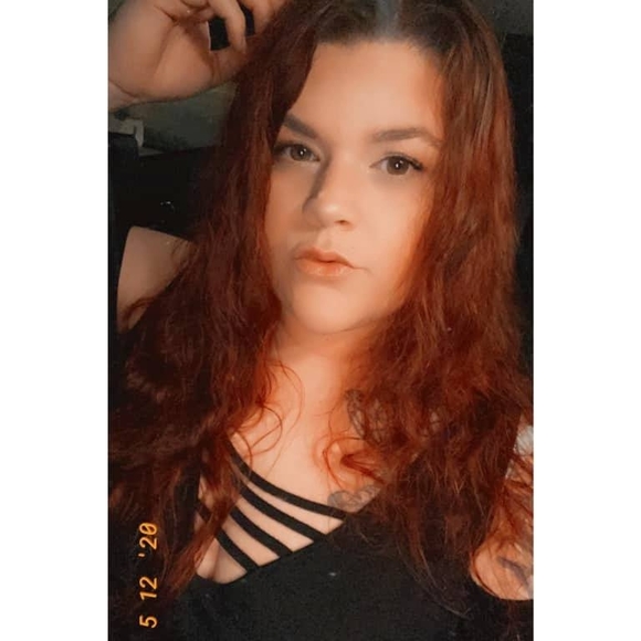 Profile Picture of Keely Harris (@keelyblair0828) on Poshmark