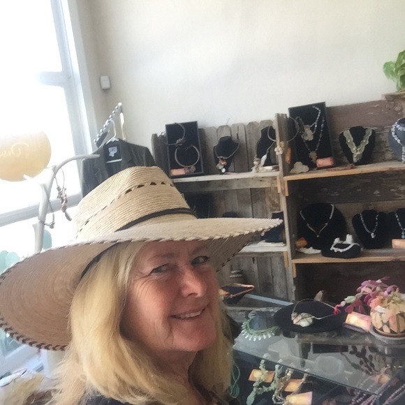Terri Bilke - Poshmark Profile Picture of Terri Bilke (@tgjewelry) on Poshmark