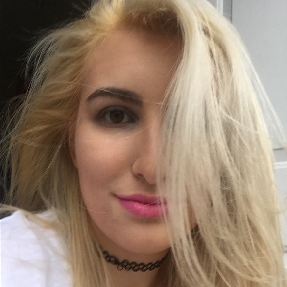 Profile Picture of Janine Eckes (@janine_danielle) on Poshmark