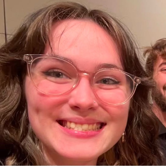 Profile Picture of Hailey Biggar (@hbiggar2004) on Poshmark