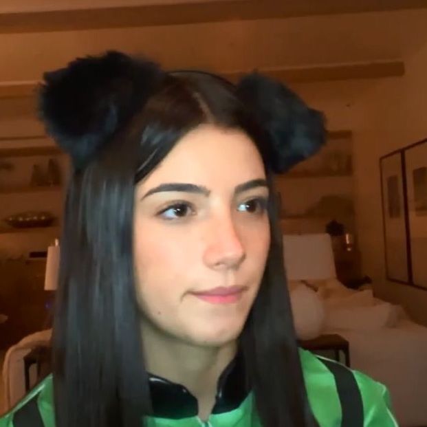 Profile Picture of I follow back (@charlscaffe.e) on Tiktok