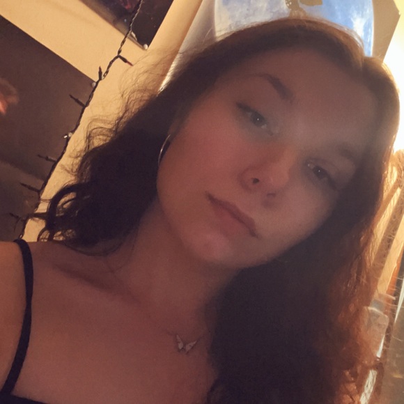 Profile Picture of Dariene Borowiak (@darienemarie) on Poshmark