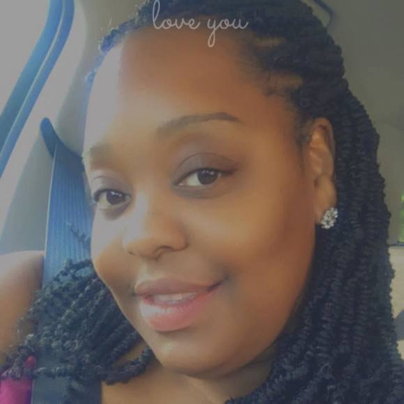 Profile Picture of Anitra Gauthier-thomas (@agthomas30) on Poshmark