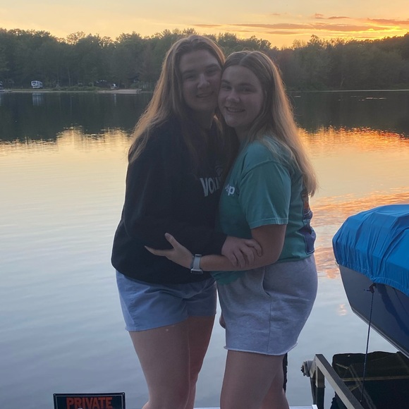 Profile Picture of Emily Cockream (@emc123618) on Poshmark