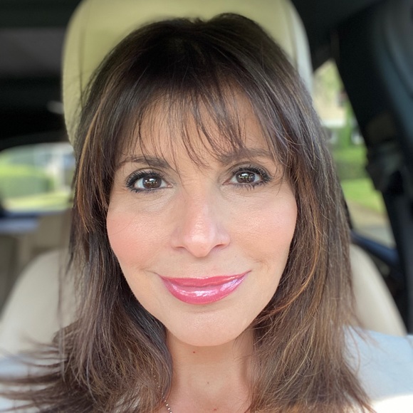 Profile Picture of Francie Michas (@francie007) on Poshmark