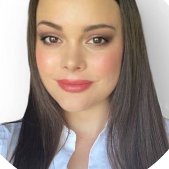 Lindsay Heitzler - Poshmark Profile Picture of Lindsay Heitzler (@whoistiggy) on Poshmark