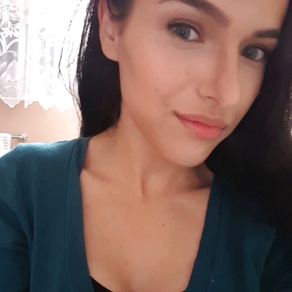 Profile Picture of Galina Ivanova (@gviwa) on Poshmark