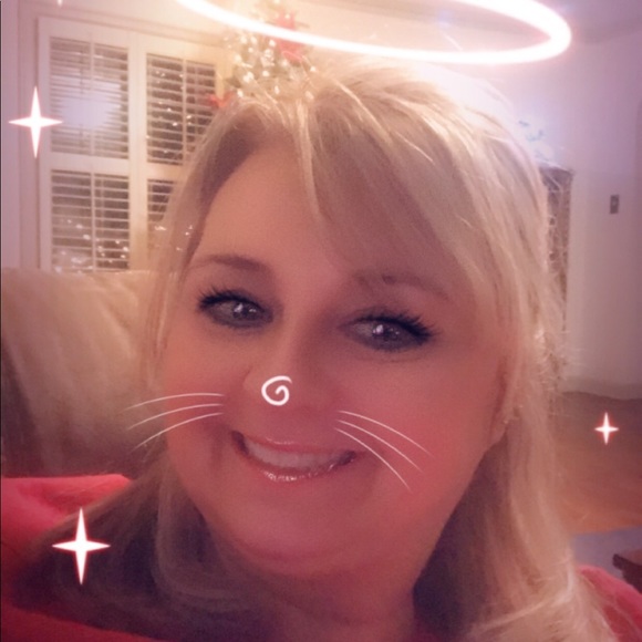 Profile Picture of Brenda Hietikko (@brendahietikko) on Poshmark