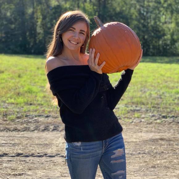 Profile Picture of Elizabeth Krumpelman (@ekrumpelman) on Poshmark
