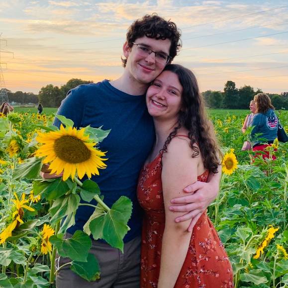 Profile Picture of Hannah Schoner (@hannah_schoner) on Poshmark