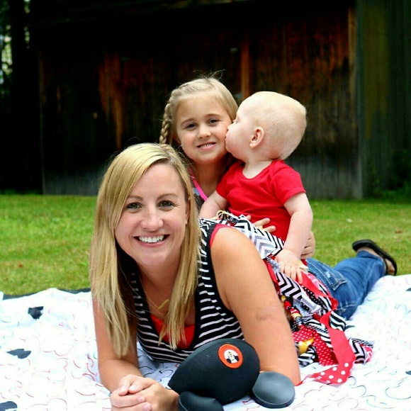 Profile Picture of Alicia Patry (@aliciapatry) on Poshmark