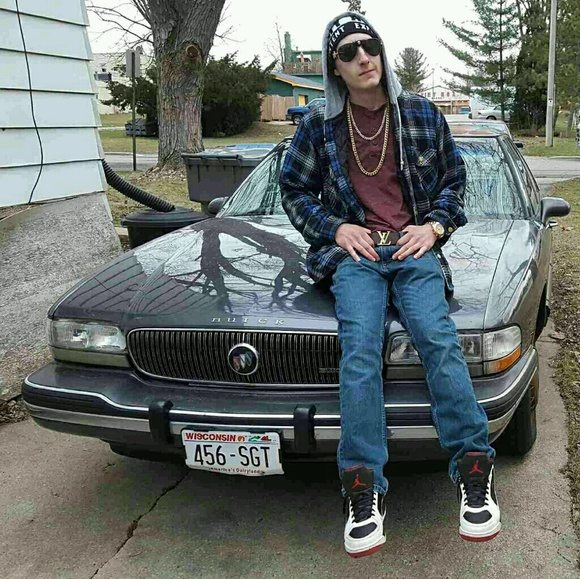 Profile Picture of Karl Essert (@karll1998) on Poshmark