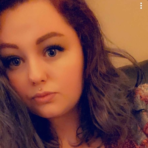 Profile Picture of Cassie Constant (@cassieconstant) on Poshmark