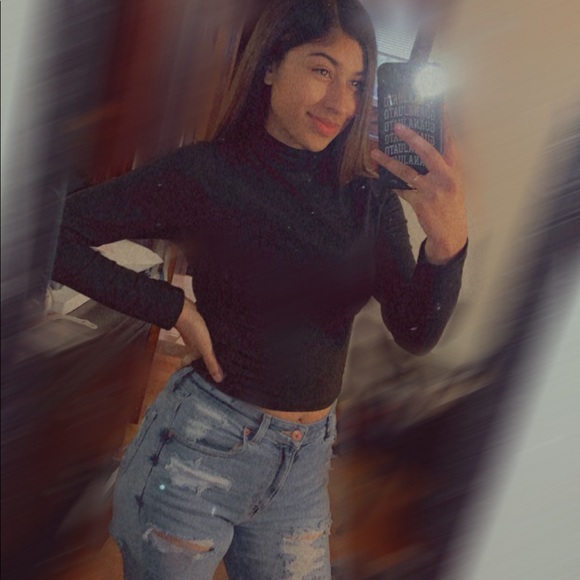 Profile Picture of Fernanda Tavarez (@tavarezd01) on Poshmark