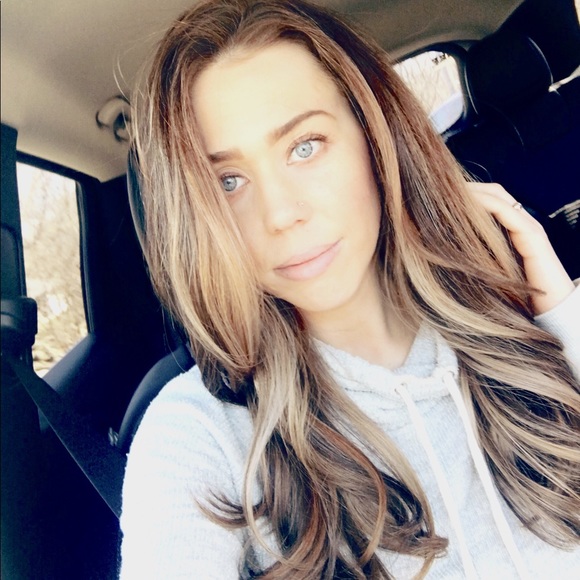 Profile Picture of Pamela Dunton (@pamelajd) on Poshmark