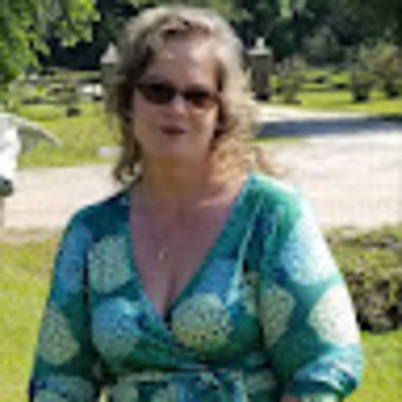 Profile Picture of Amy Harnage (@daszczepanik) on Poshmark