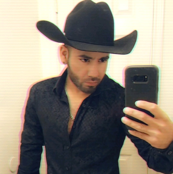 Profile Picture of Hilario Hernandez (@hny62708) on Poshmark