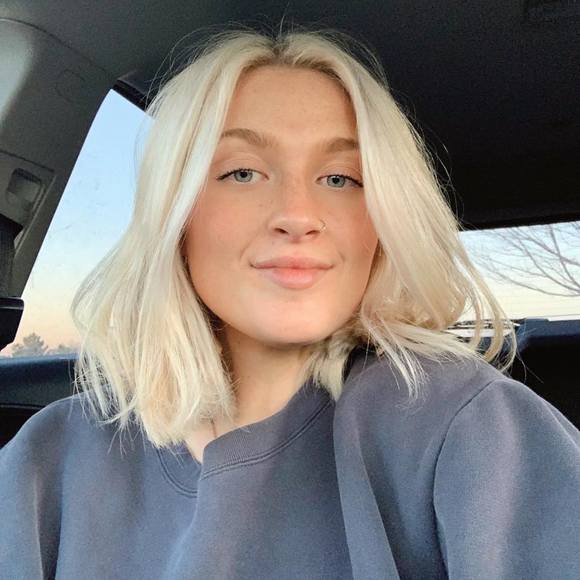 Profile Picture of Ellie Westerby (@ewesterby) on Poshmark